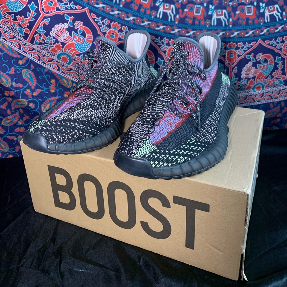 PRICEDROP! REFLECTIVE COLORFUL YEEZYS!